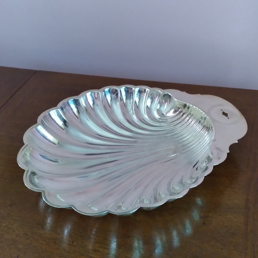 Rogesrs Silver Pleated Shell Shaped Large Bowl